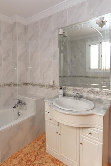 Image No.32-Maison de ville de 7 chambres à vendre à Guaro