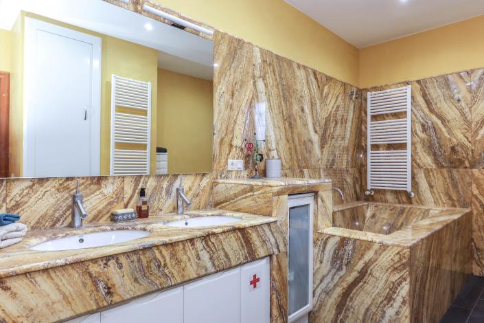 Image No.33-6 Bed Villa / Detached for sale