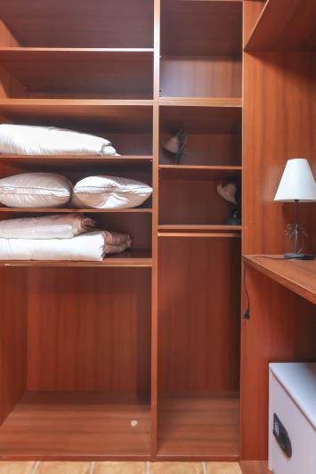 Image No.35-6 Bed Villa / Detached for sale