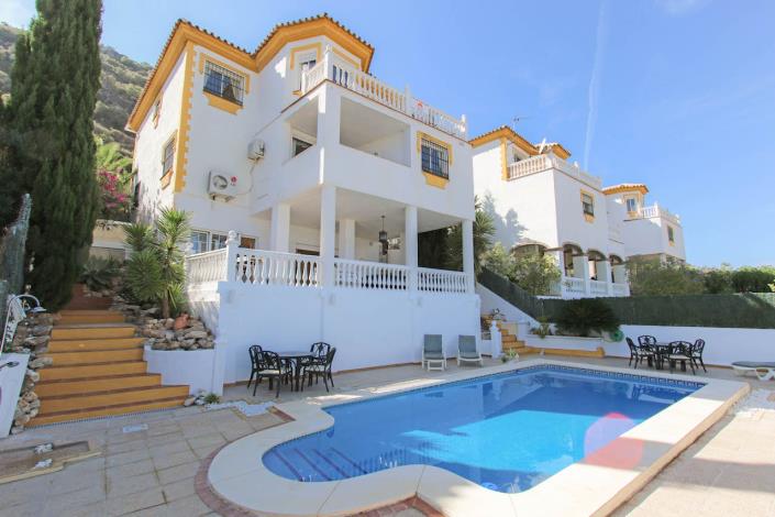 Image No.1-Villa / Détaché de 8 chambres à vendre à Coin
