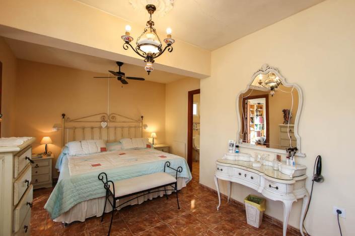 Image No.10-4 Bed Villa / Detached for sale