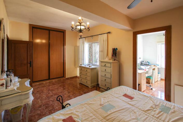 Image No.11-4 Bed Villa / Detached for sale