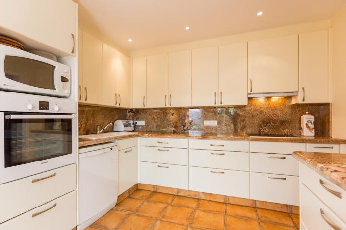 Image No.28-13 Bed Villa / Detached for sale