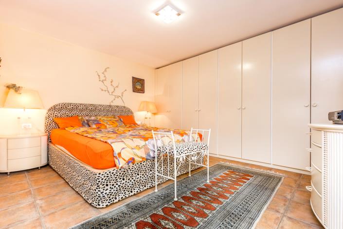 Image No.10-13 Bed Villa / Detached for sale