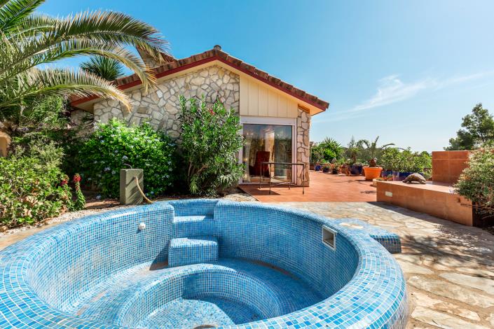 Image No.24-13 Bed Villa / Detached for sale