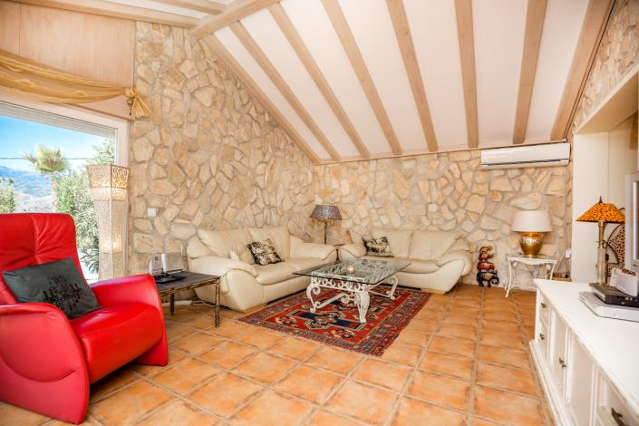 Image No.7-13 Bed Villa / Detached for sale