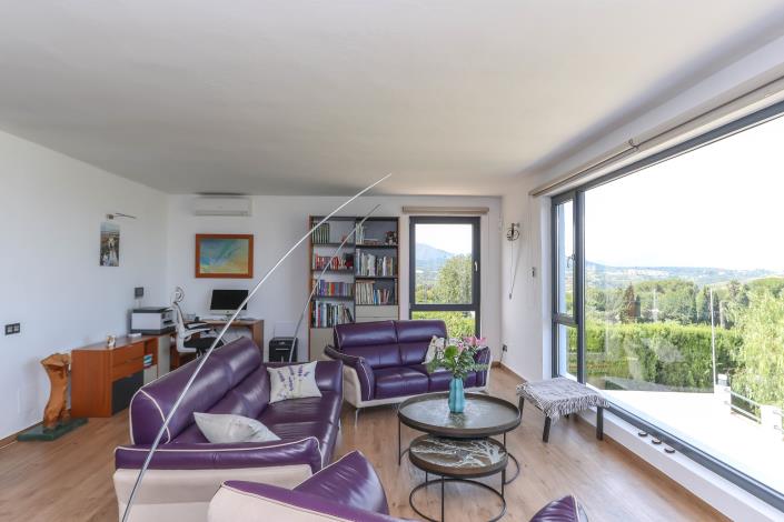 Image No.15-4 Bed Villa / Detached for sale