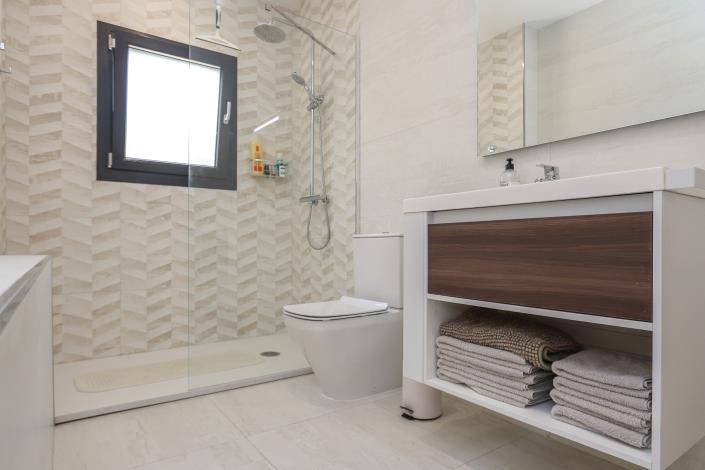 Image No.42-4 Bed Villa / Detached for sale