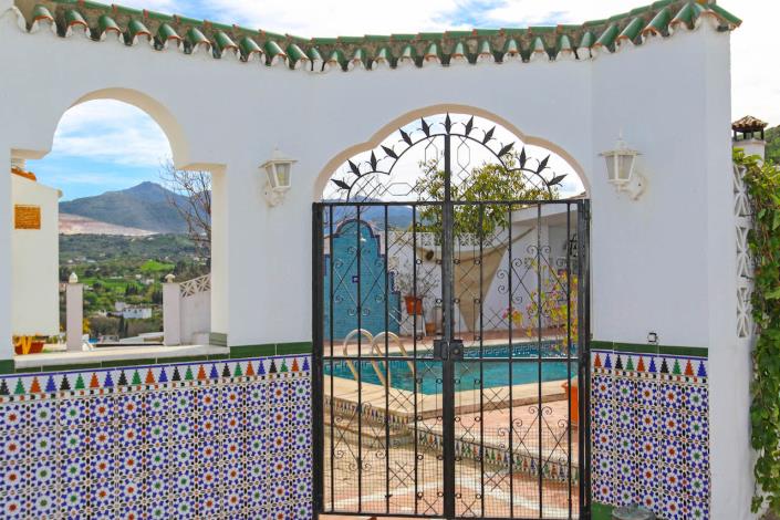 Image No.1-6 Bed Country House for sale