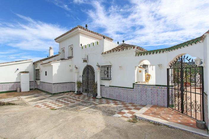 Image No.2-6 Bed Country House for sale