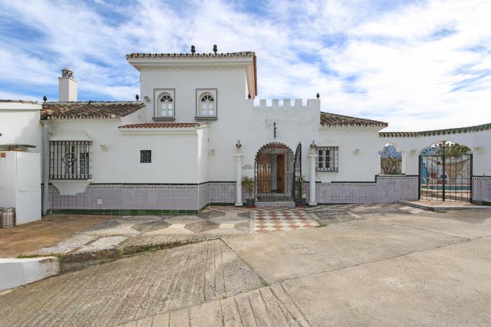 Image No.7-6 Bed Country House for sale