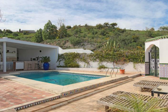 Image No.8-6 Bed Country House for sale