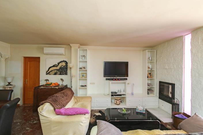 Image No.11-6 Bed Country House for sale