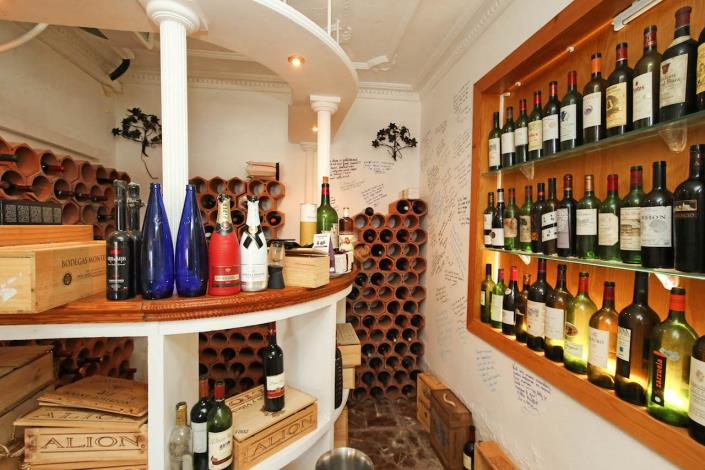 Image No.14-6 Bed Country House for sale