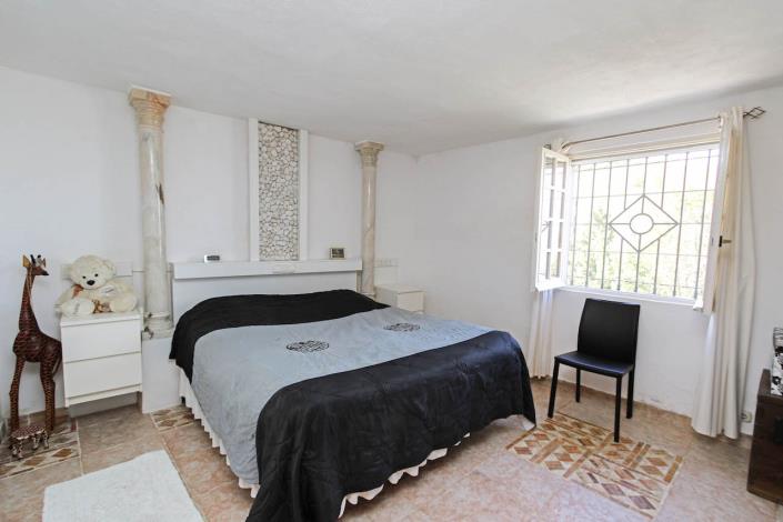 Image No.15-6 Bed Country House for sale