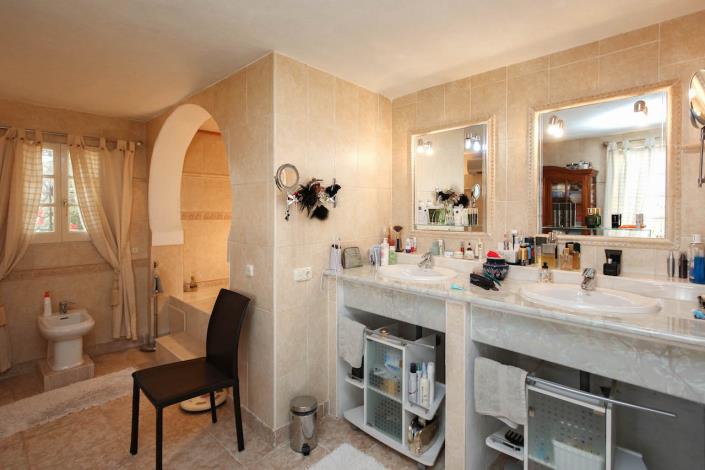 Image No.16-6 Bed Country House for sale