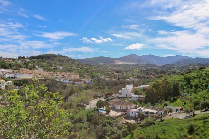 Image No.22-6 Bed Country House for sale