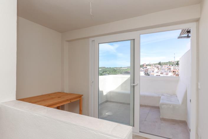 Image No.10-3 Bed Townhouse for sale