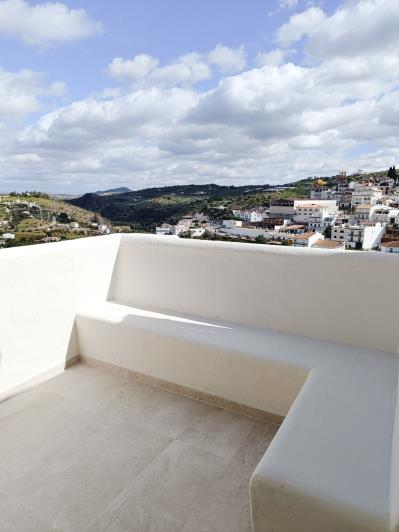 Image No.28-3 Bed Townhouse for sale