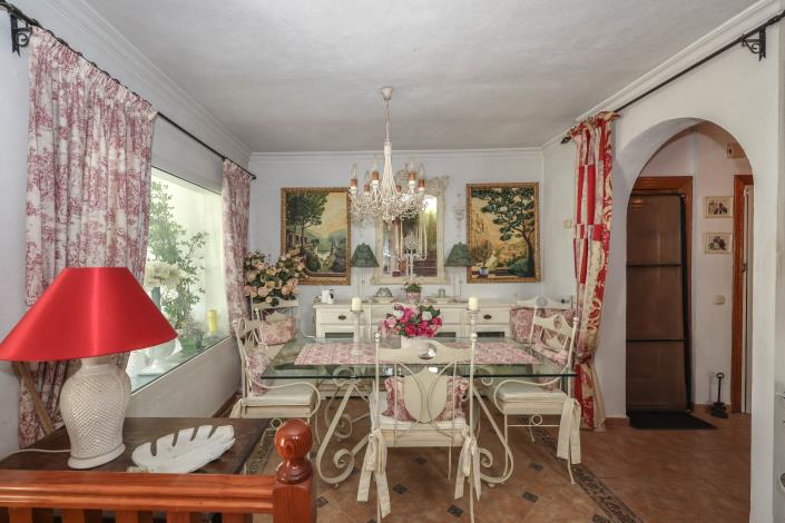 Image No.12-4 Bed Villa / Detached for sale