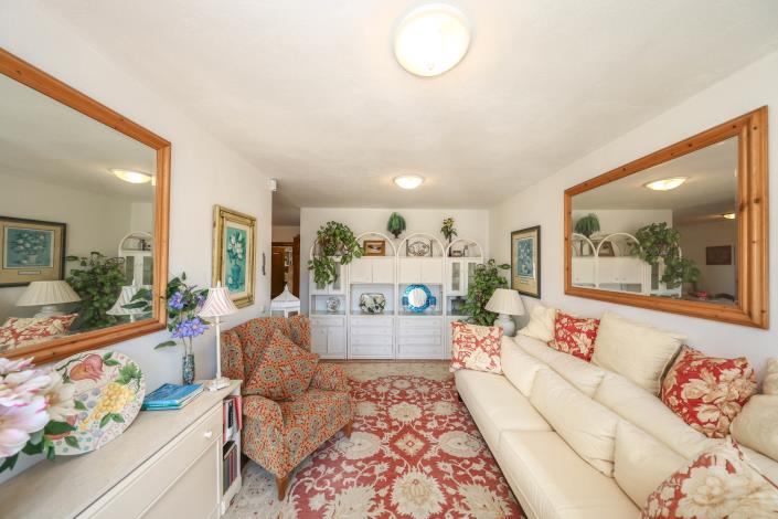 Image No.20-4 Bed Villa / Detached for sale