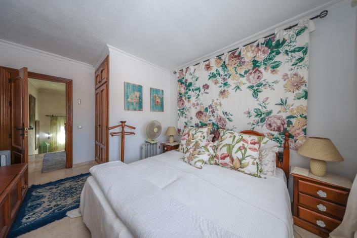 Image No.37-4 Bed Villa / Detached for sale