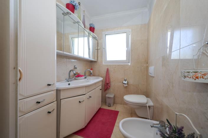 Image No.39-4 Bed Villa / Detached for sale