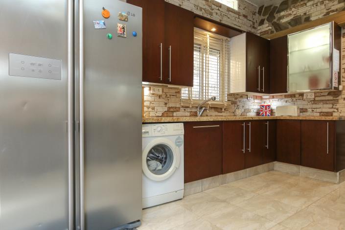 Image No.7-2 Bed Townhouse for sale