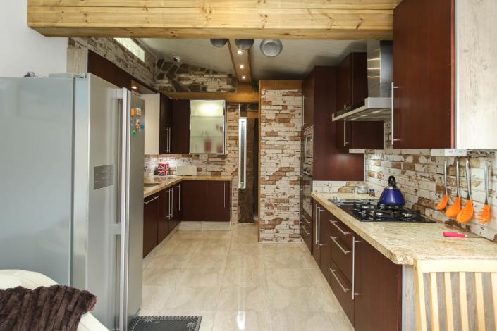 Image No.9-2 Bed Townhouse for sale