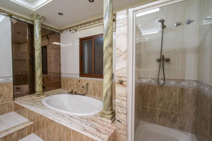 Image No.25-4 Bed Villa for sale