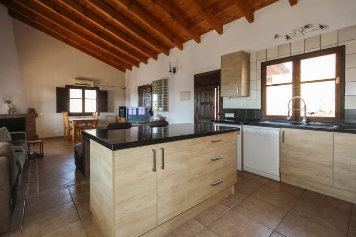 Image No.9-3 Bed Country Property for sale