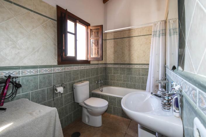 Image No.12-3 Bed Country Property for sale