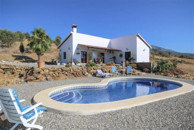 3 Bed Country Property for sale