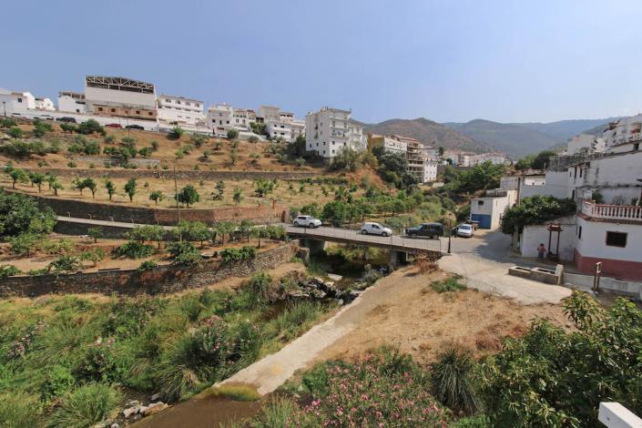 Image No.2-8 Bed Villa for sale