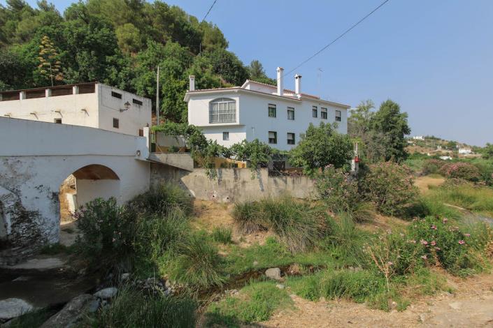 Image No.3-8 Bed Villa for sale