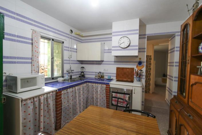 Image No.9-8 Bed Villa for sale