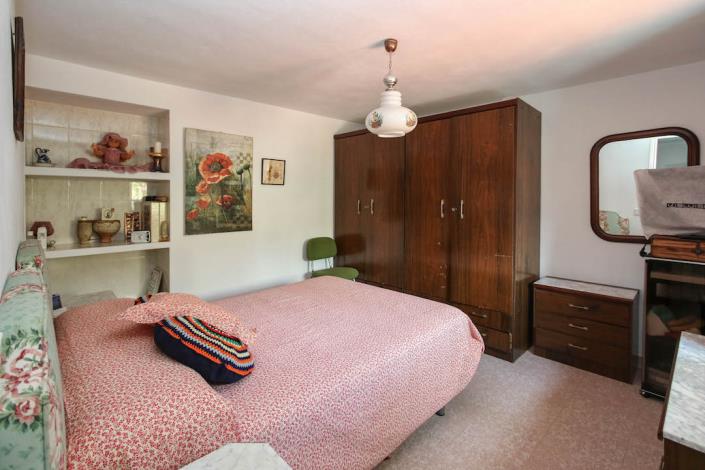 Image No.11-8 Bed Villa for sale