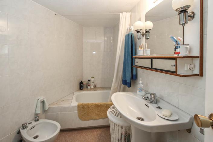 Image No.12-8 Bed Villa for sale