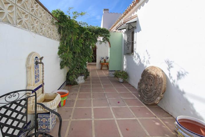 Image No.9-5 Bed Villa for sale