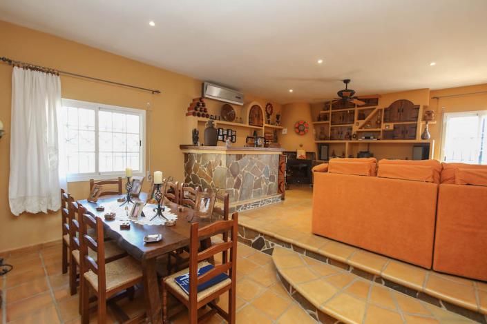 Image No.10-7 Bed Villa for sale