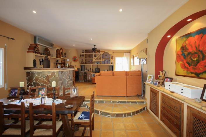 Image No.12-7 Bed Villa for sale