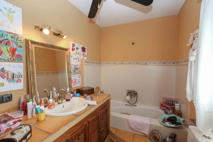 Image No.20-7 Bed Villa for sale