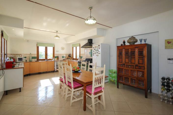 Image No.16-4 Bed Country Property for sale