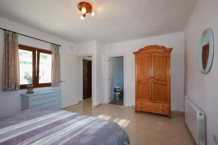 Image No.20-4 Bed Country Property for sale