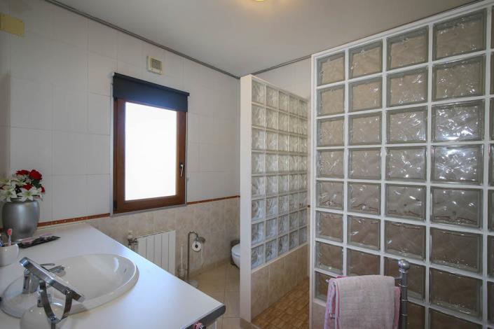 Image No.23-4 Bed Country Property for sale