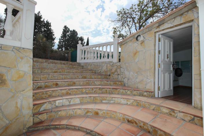 Image No.6-5 Bed Country House for sale