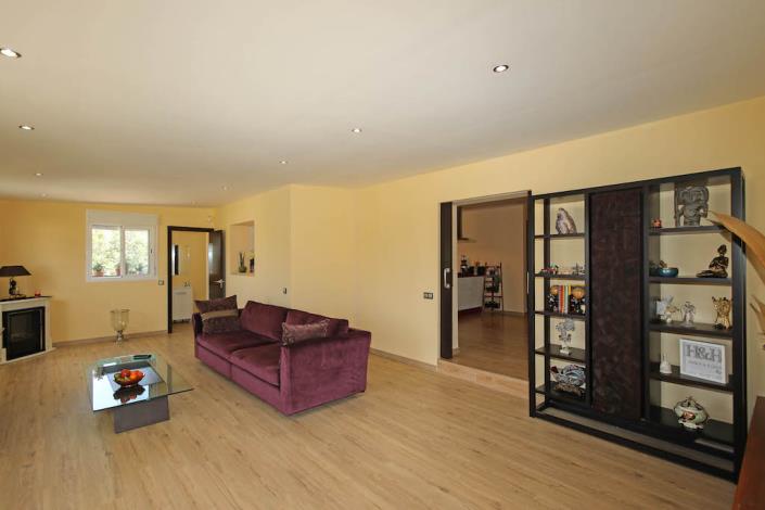 Image No.8-5 Bed Country House for sale