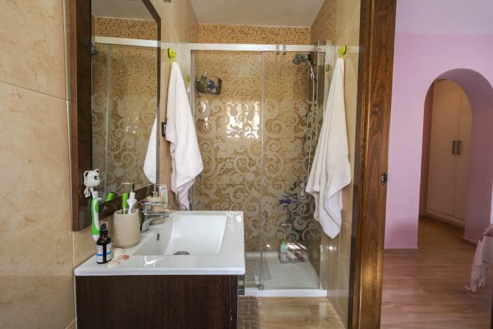 Image No.16-5 Bed Country House for sale