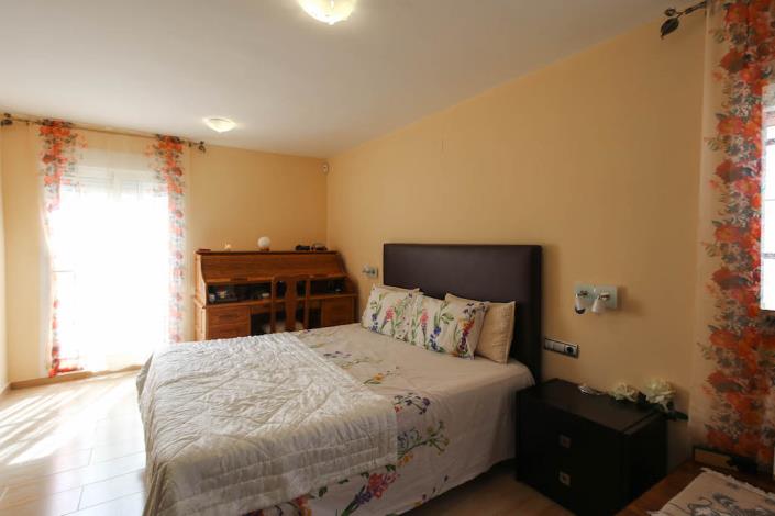 Image No.18-5 Bed Country House for sale