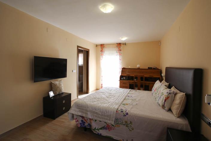 Image No.19-5 Bed Country House for sale